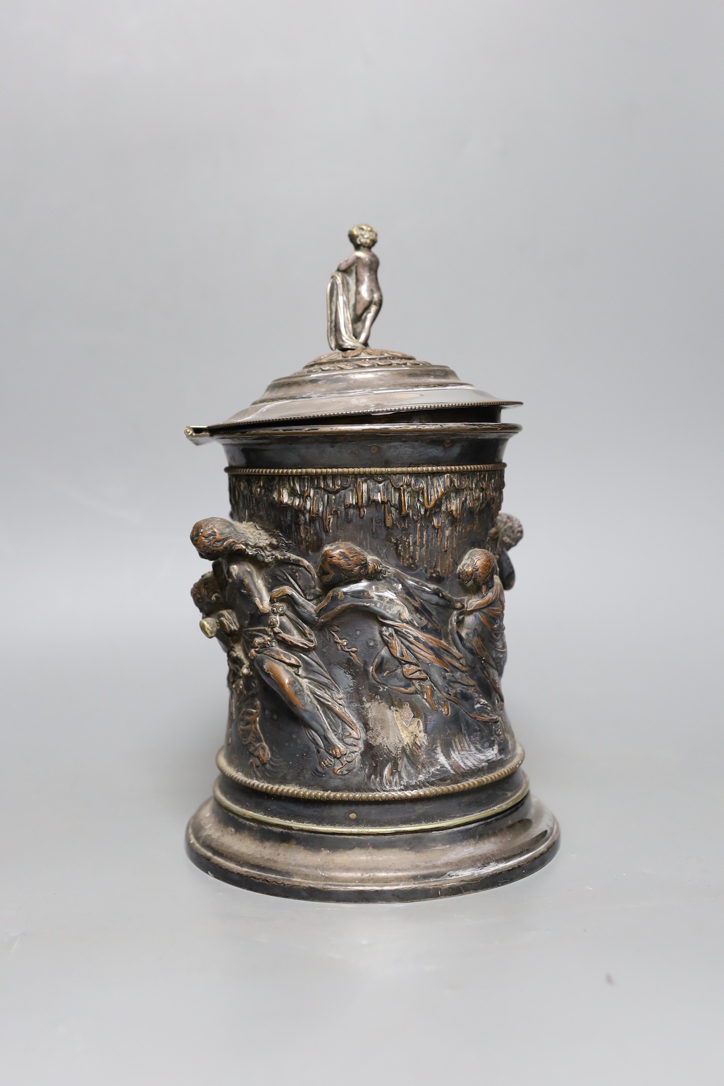 A Victorian silver plated biscuit barrel, engraved name to lid, 26cm